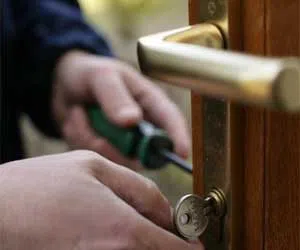 Lock Safe Services New Lenox, IL 815-277-1289 - lock-change